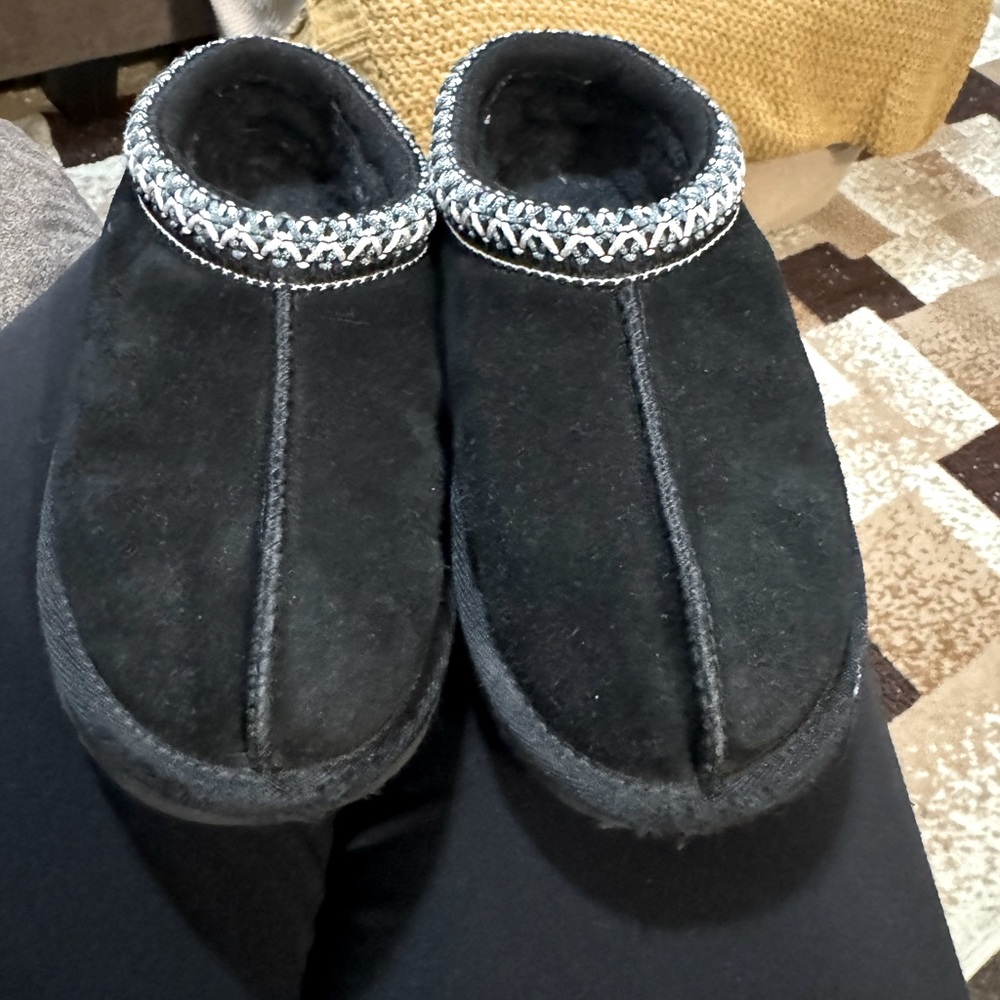 Children’s Ugg Tasman slipper size 12
